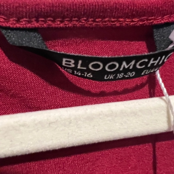 B3.03 NWT Bloomchic Twist Tee Deep Red 14-16/1X - Picture 3 of 4